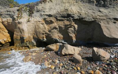 Rockslide in La Jolla raises questions about plan for beach access stairs article by the La Jolla Light
